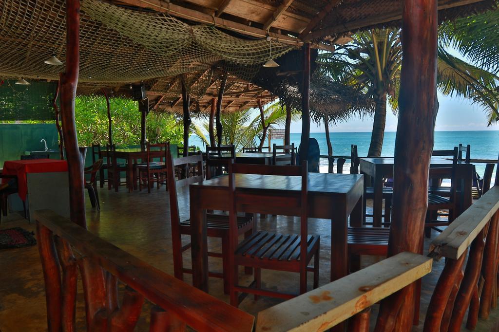 Panorama Rock Cafe Bed & Breakfast Tangalle Exterior photo