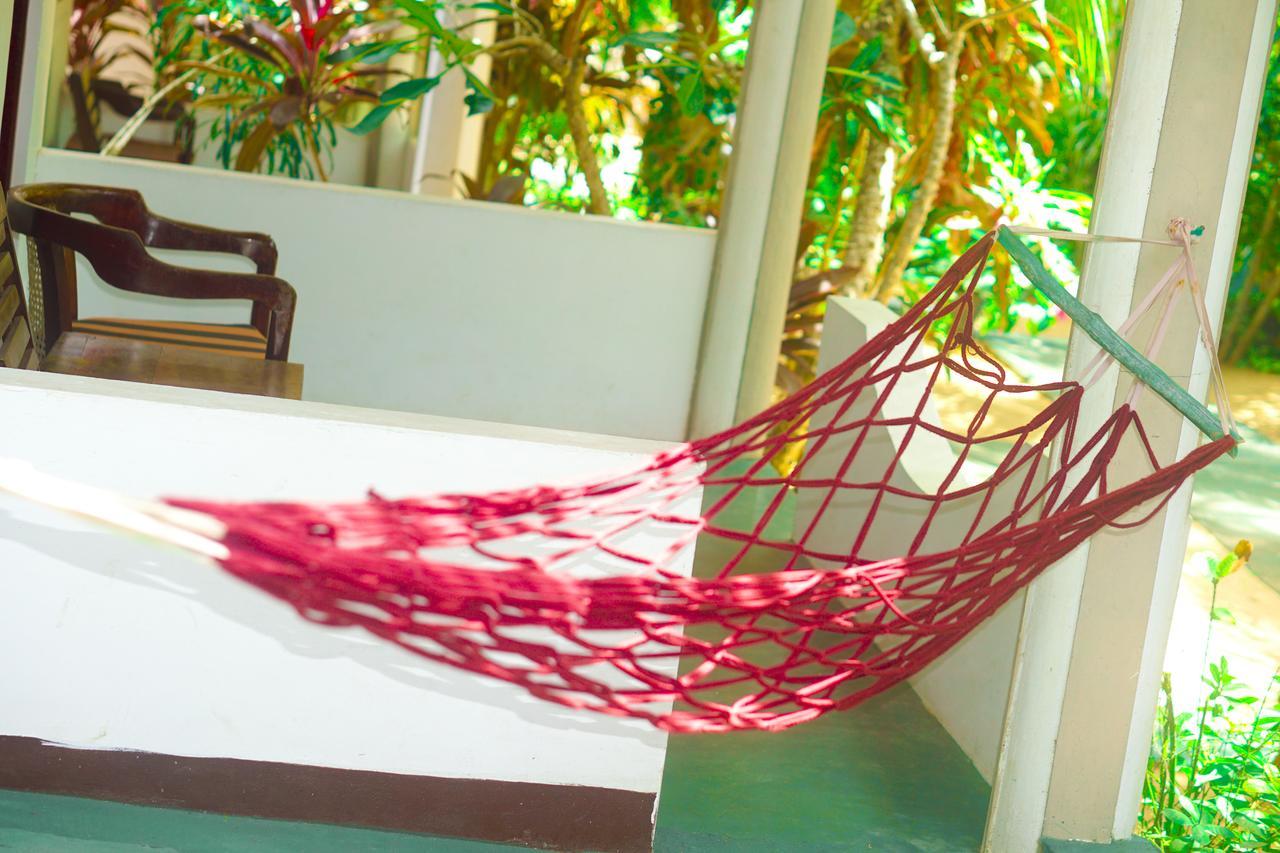 Panorama Rock Cafe Bed & Breakfast Tangalle Exterior photo