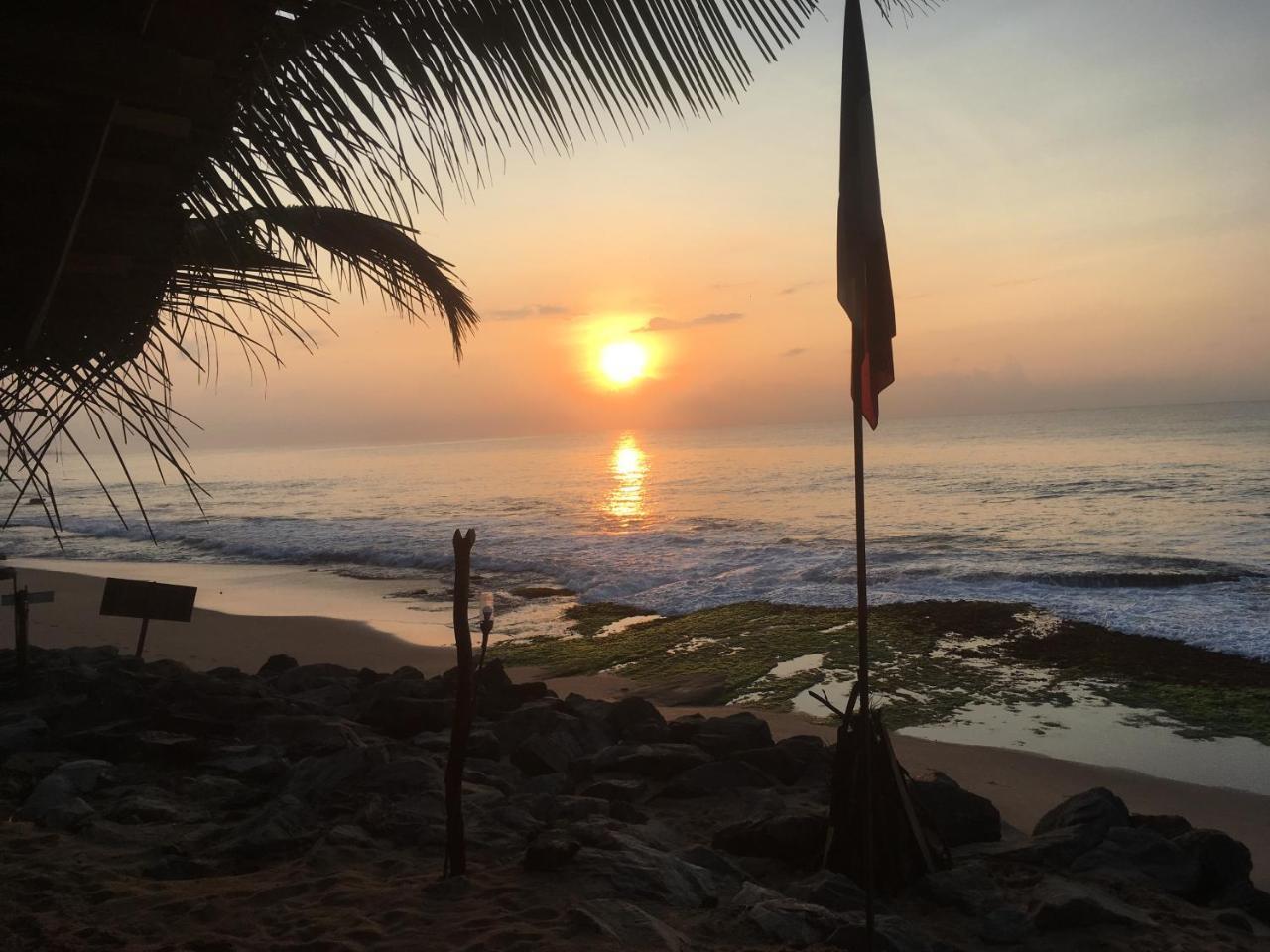 Panorama Rock Cafe Bed & Breakfast Tangalle Exterior photo